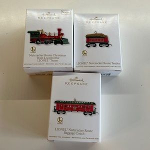 HALLMARK KEEPSAKE ORNAMENT